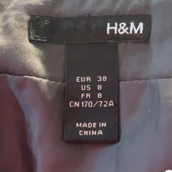 Stylish Black Pleated Skirt with Belt - Picture 6 of 7